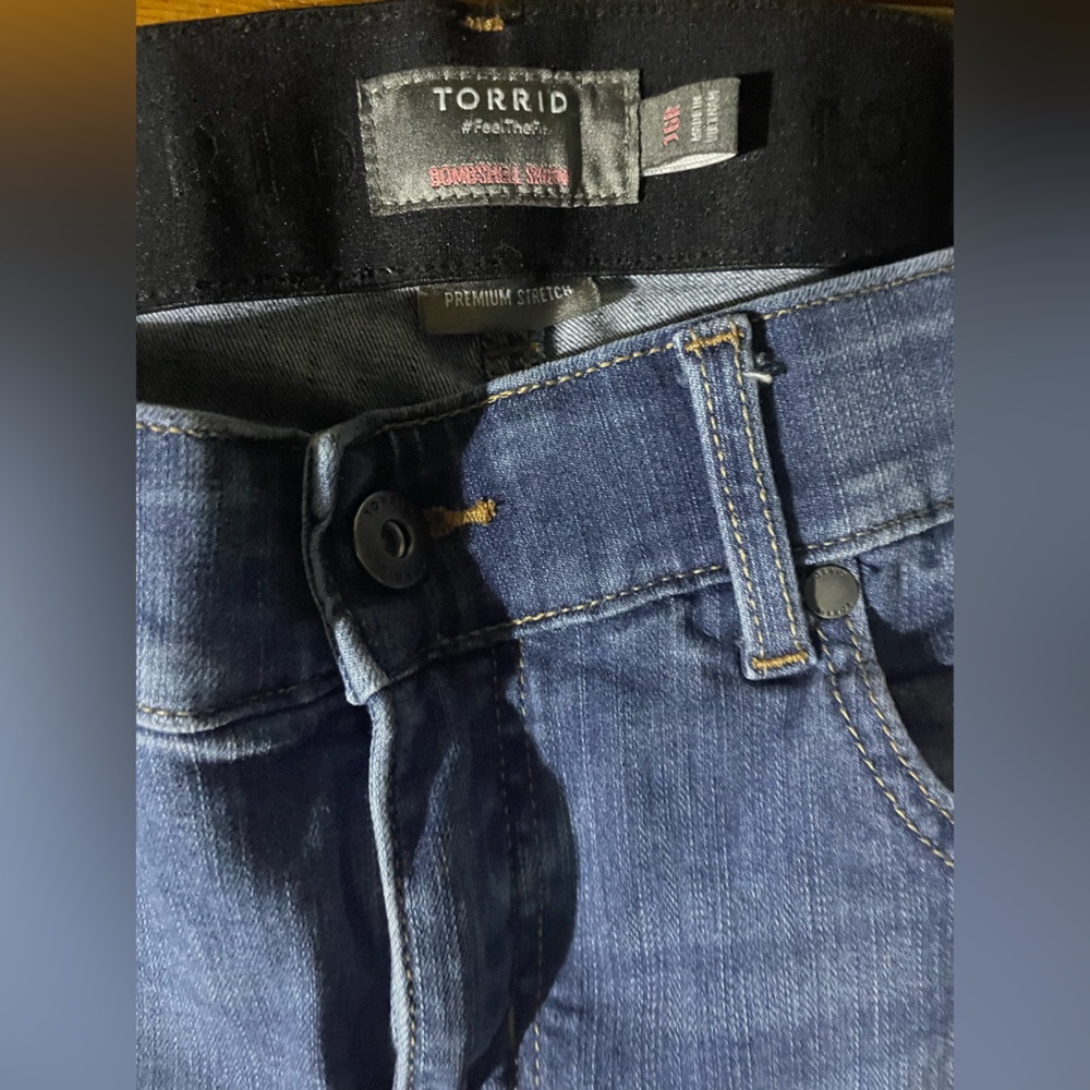 Torrid Distressed Bombshell Skinny 16 R - Picture 4 of 4